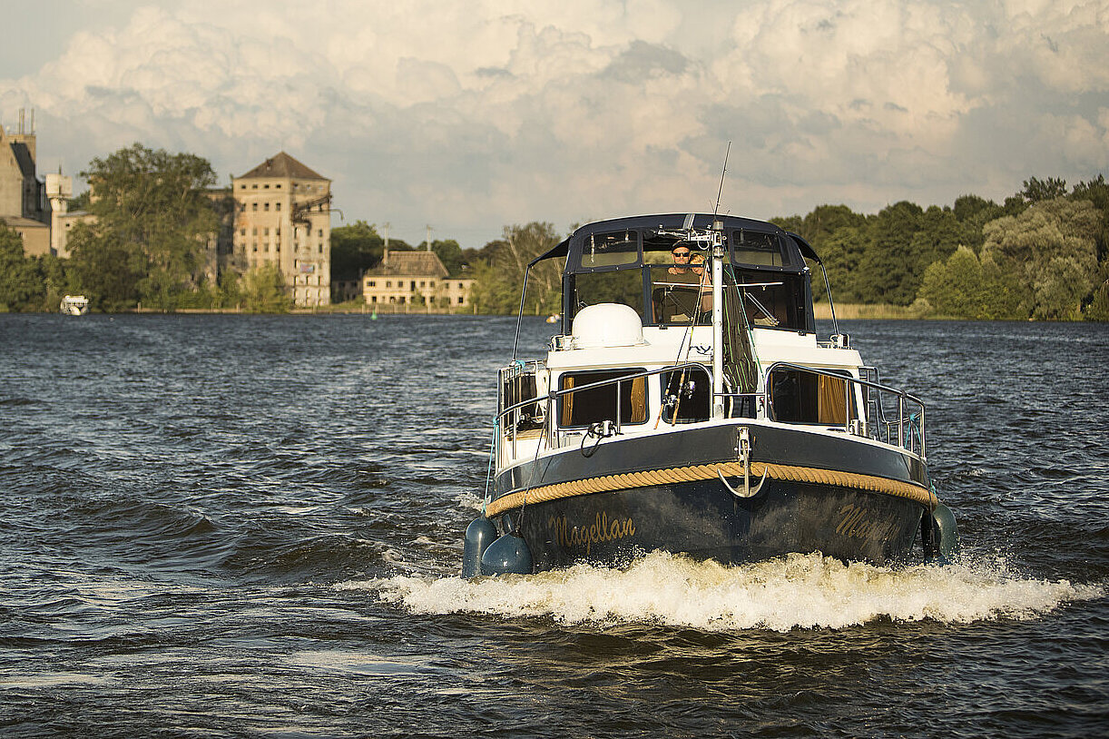 Eine unserer Yachten auf der Müritz