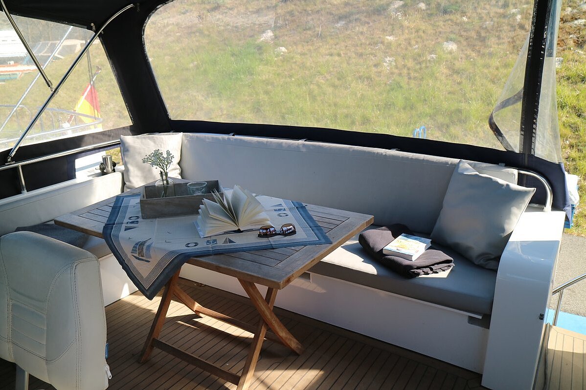 Dieses Bild zeigt unsere Yacht Dream of Life - M-Classic 115 - Sitzgelegenheit