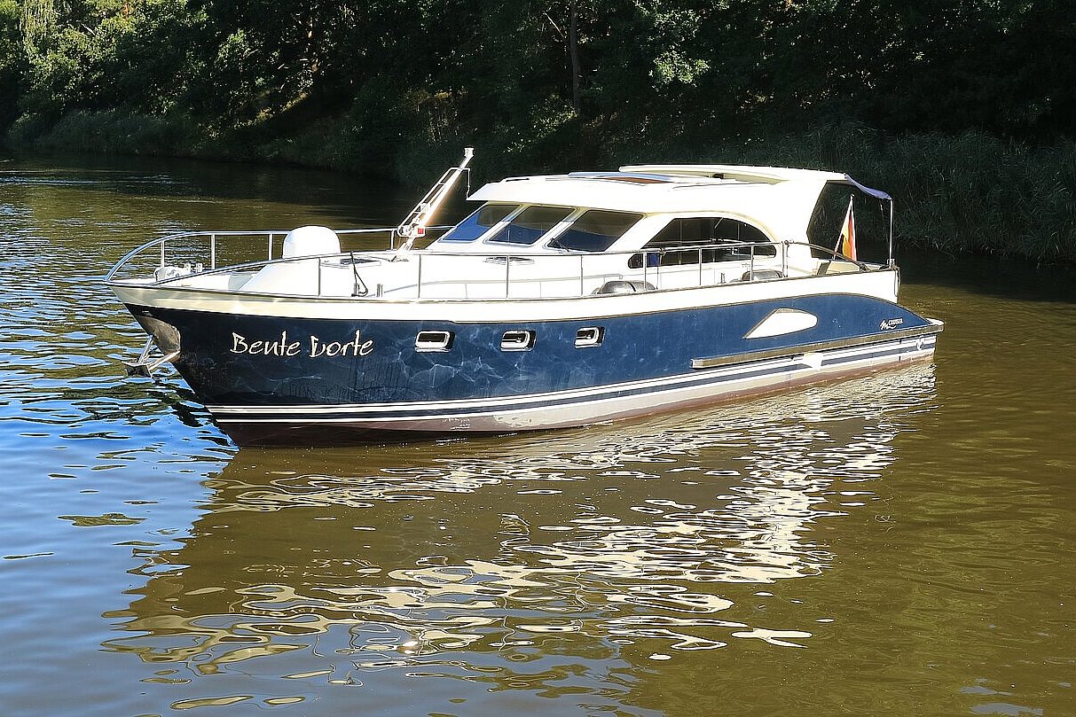 Das Bild zeigt die M-Line Yacht "Bente Dorte"