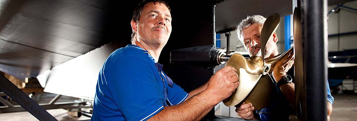 Dieses Bild zeigt unsere Mitarbeiter beim Austausch eines Rotors