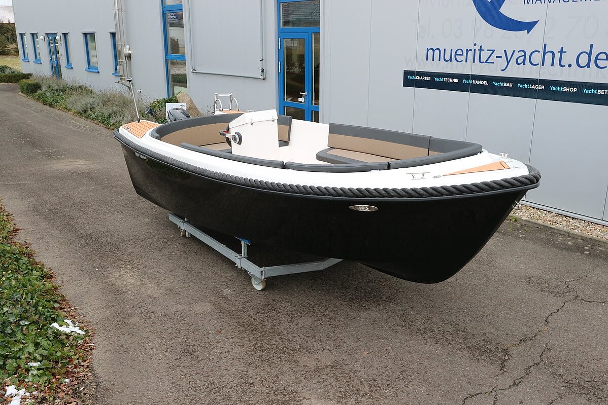 Dieses Bild zeigt unser Motorboot Aquila 5.2 Classic