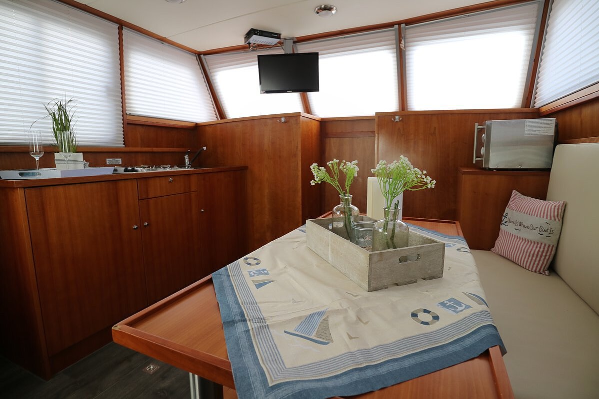 Dieses Bild zeigt unsere Yacht Dream of Life - M-Classic 115 - Salon