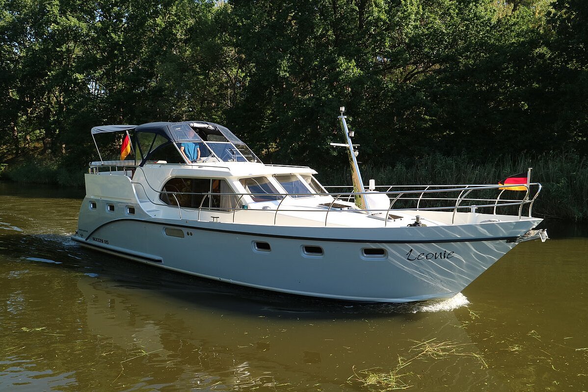 Dieses Bild zeigt unsere Yacht "Leonie - Succes 115 Ultra"