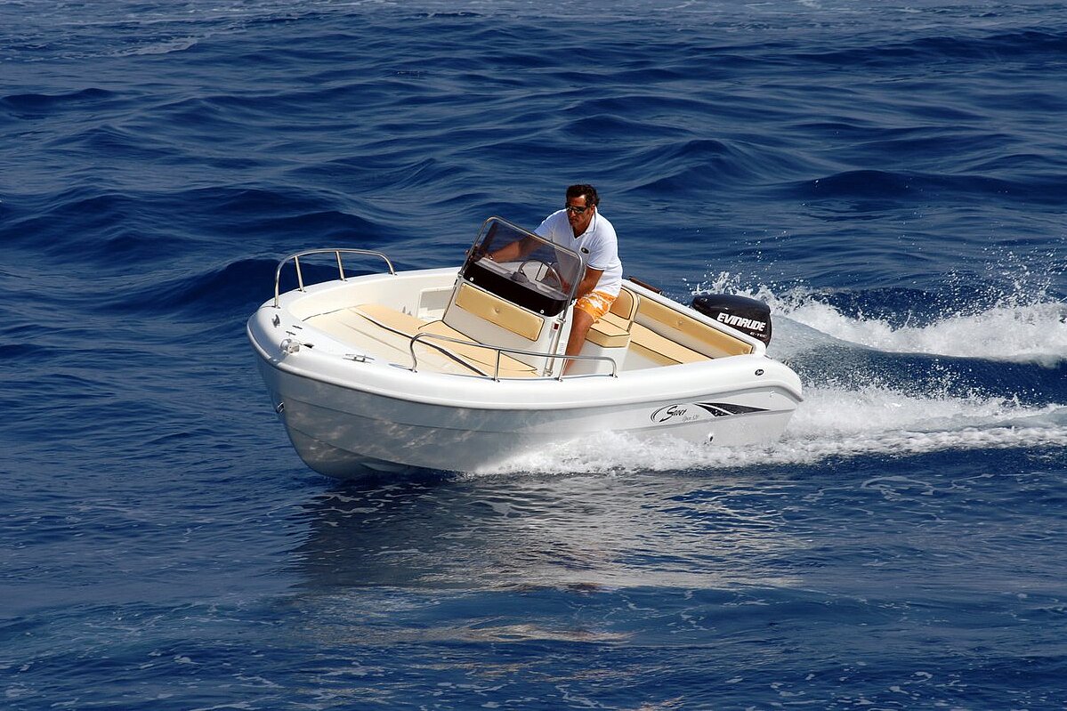 Dieses Bild zeigt unser Motorboot "Saver"