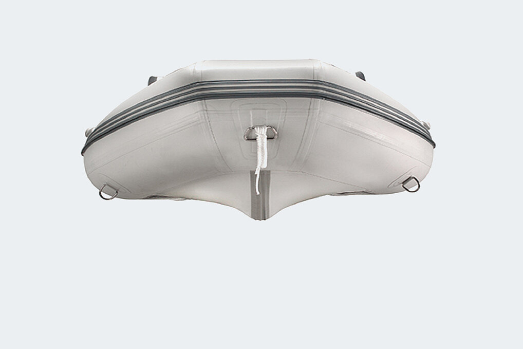 Dieses Bild zeigt unseren Vetus Explorer 330E von vorne.