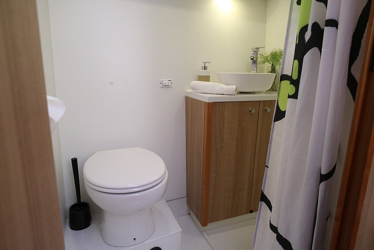 Dieses Bild zeigt unsere Yacht Snoopy - Concordia 108 AC - Bad