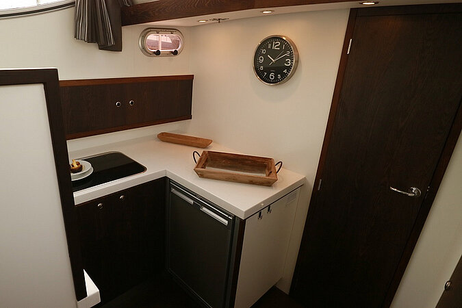 Dieses Bild zeigt unsere Yacht Jette - Jetten 37 AC - Küche anderer Winkel
