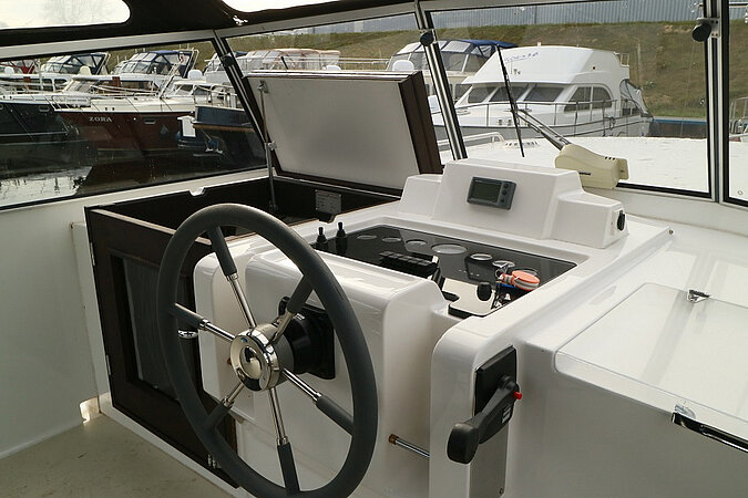 Dieses Bild zeigt unsere Yacht Jette - Jetten 37 AC - Steuer