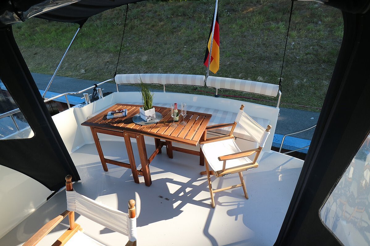 Dieses Bild zeigt unsere Yacht Leonie - Succes 115 Ultra - Oberdeck