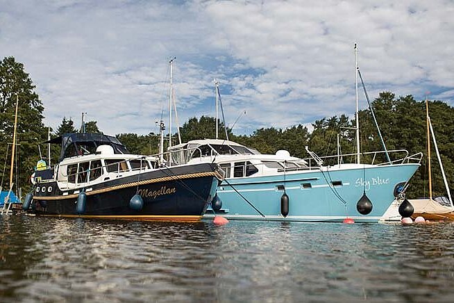 Zwei unserer Yachten an ihren Liegeplätzen