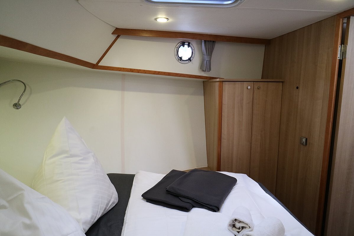 Dieses Bild zeigt unsere Yacht Snoopy - Concordia 108 AC - Schlafkabine anderer Winkel