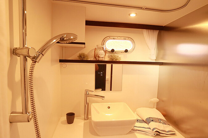 Dieses Bild zeigt unsere Yacht Jette - Jetten 37 AC - Bad Dusche