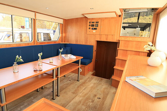 Diese Bild zeigt unsere Yacht Pollux - M-Classic 145 - Salon