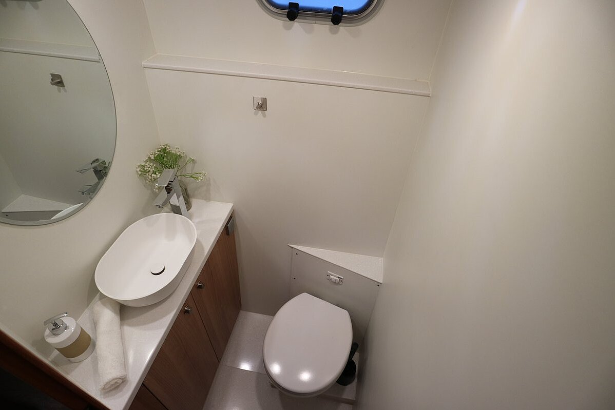 Dieses Bild zeigt unsere Yacht Snoopy - Concordia 108 AC - zweites Bad