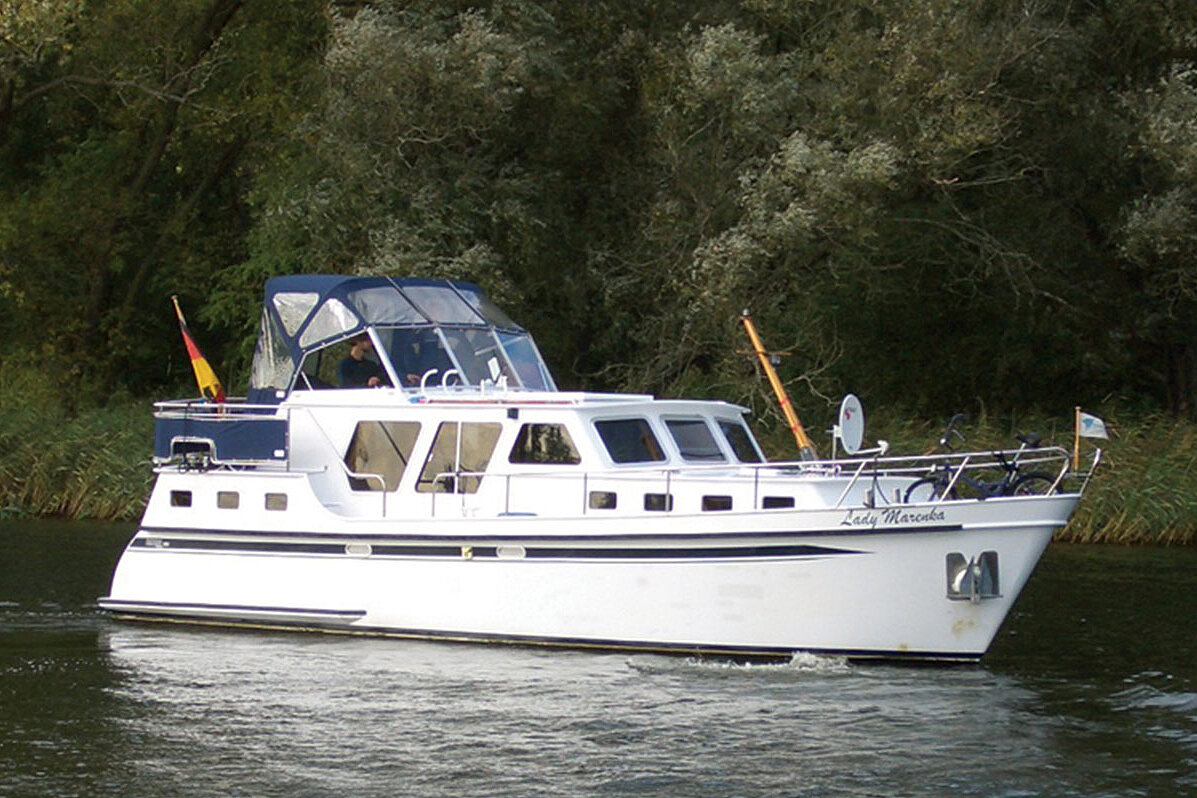 Dieses Bild Zeigt unsere Yacht Lady Marenka - Babro 1120 - in Aktion anderer Anstrich