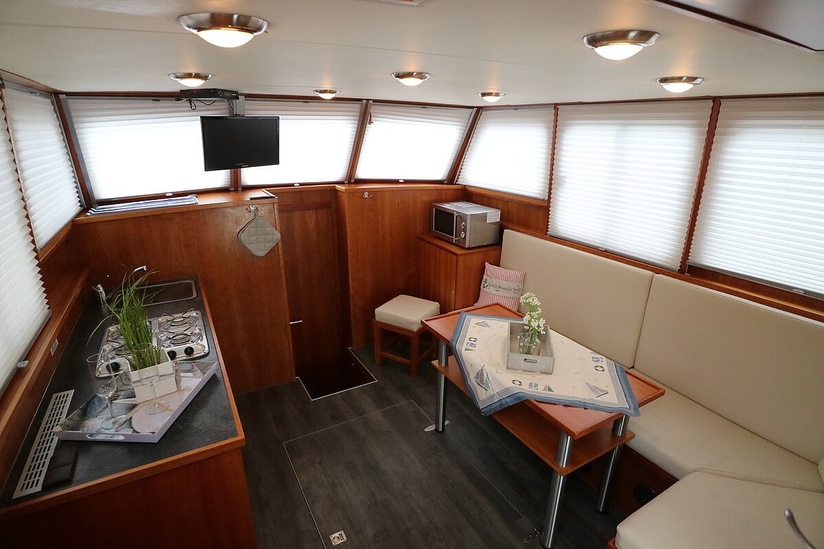 Dieses Bild zeigt unsere Yacht Dream of Life - M-Classic 115 - Salon