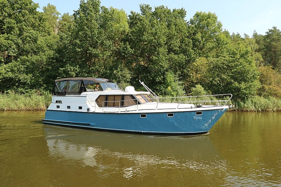 Dieses Bild zeigt unsere Yacht Topas - Siemer 44 Exclusiv - Seitenprofil