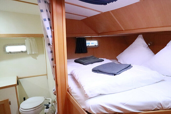 Dieses Bild zeigt unsere Yacht Louis - M-Sport 140 - Schlafkabine anderer Winkel