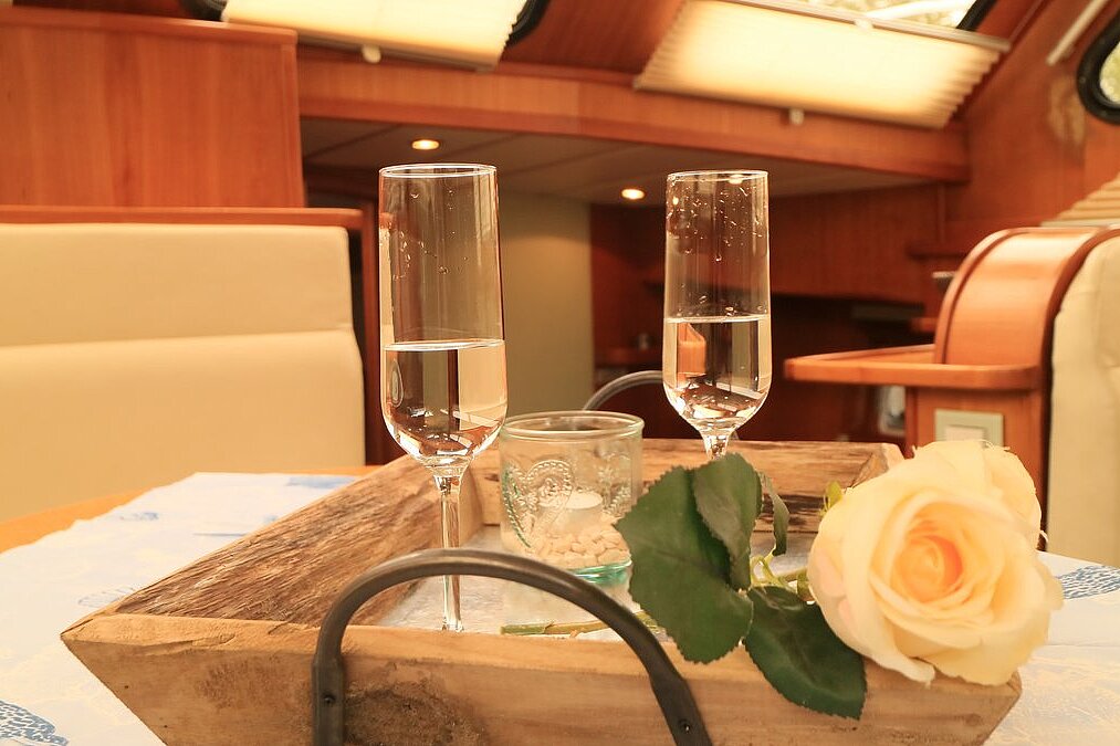 Dieses Bild zeigt unsere Yacht Topas - Siemer 44 Exclusiv - Nahaufnahme Salon