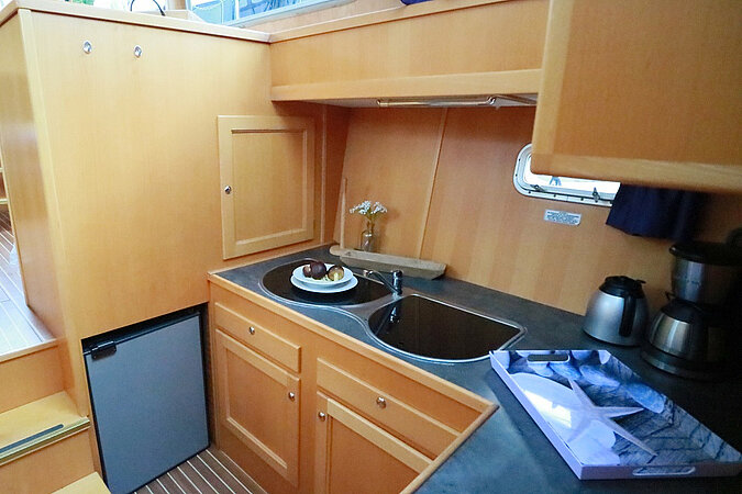 Dieses Bild zeigt unsere Yacht Louis - M-Sport 140 - Küche