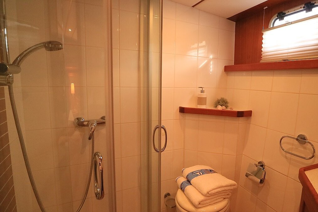 Dieses Bild zeigt unsere Yacht Topas - Siemer 44 Exclusiv - Bad 